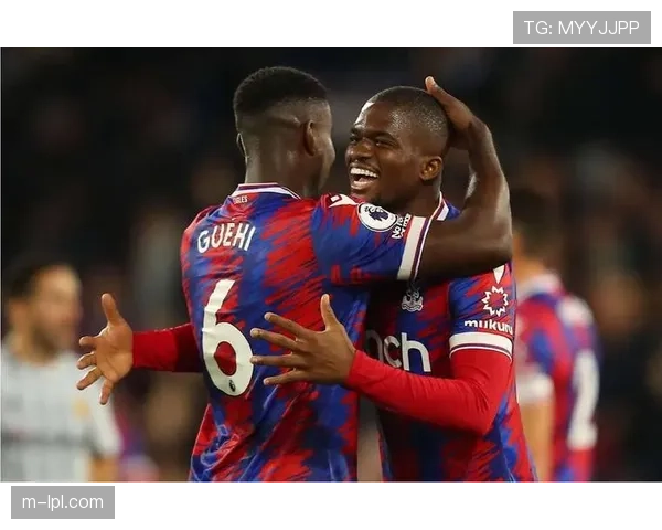 杜库雷在对阵里昂时被红牌罚下 斯特拉斯堡核心球员恐遭停赛